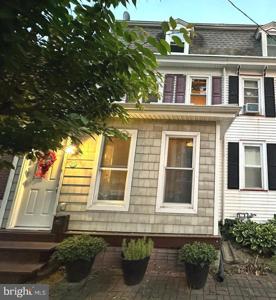 212 W PEARL STREET