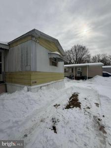 1108 BROADWAY AVENUE