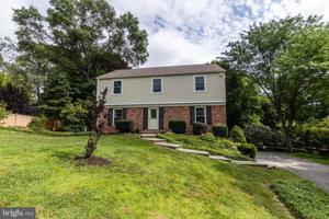 985 OAK CREST LANE