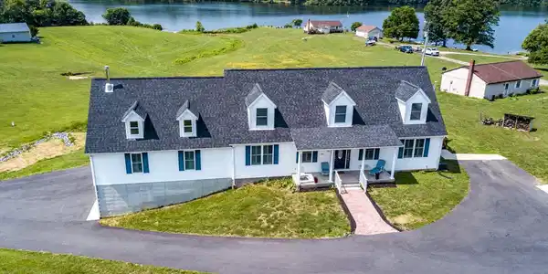 15809 LAKE MEADE COURT