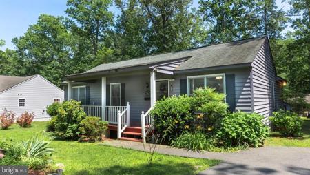 762 CANTERBURY DRIVE