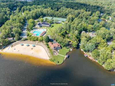 38 EDGEWATER DR