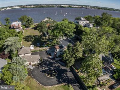 206 CARRIAGE HOUSE LANE