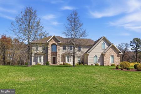 18 LAKE CREST DRIVE