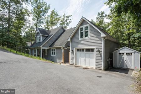 1079 LAKEVIEW DRIVE