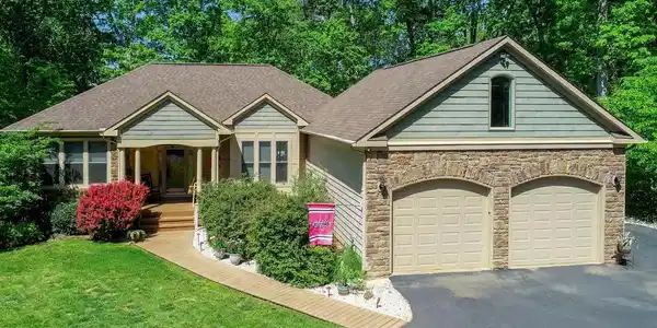 5504 WYNDEMERE CIRCLE