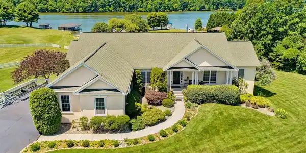 6806 LAKE POINTE DRIVE