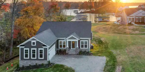 820 FAIRVIEW DRIVE
