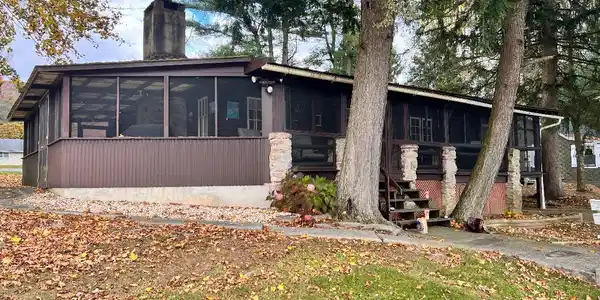 128 LAKESIDE DRIVE
