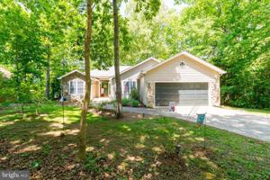 104 CEDAR COURT