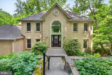 10490 LAKERIDGE COURT