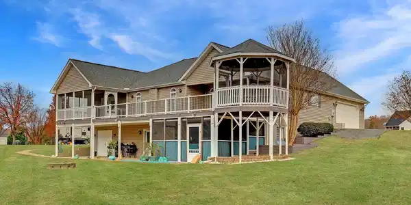 15700 LOBLOLLY LANE