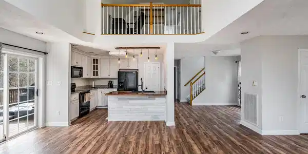 536 PADDOCK LANE