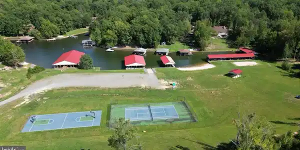 596 NOAHS LANDING DRIVE
