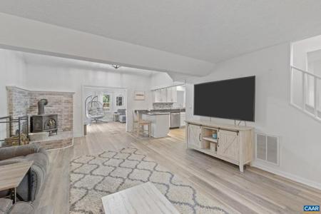 26 WOODLAWN DR