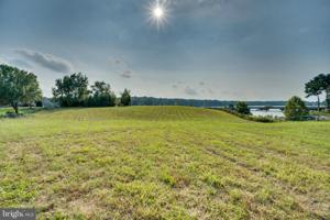 6111 LAKE FRONT WAY