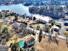 1922 WYNONAH DRIVE