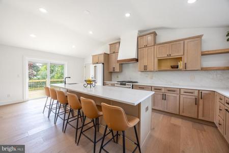 48 MOUNTAIN VIEW