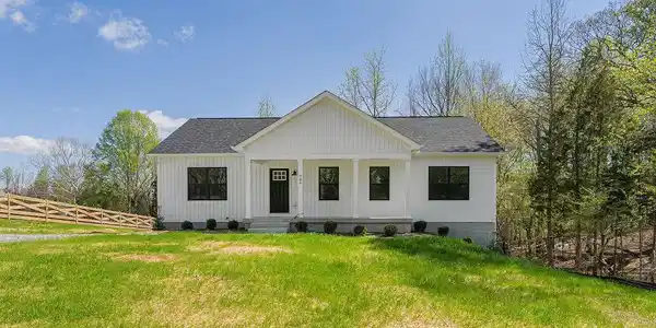 206 SECLUSION SHORES DRIVE
