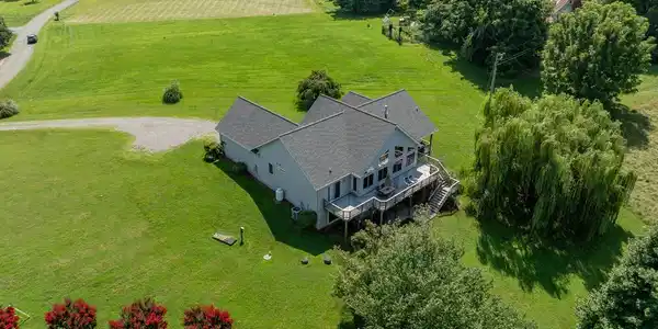 125 LAKE CT.