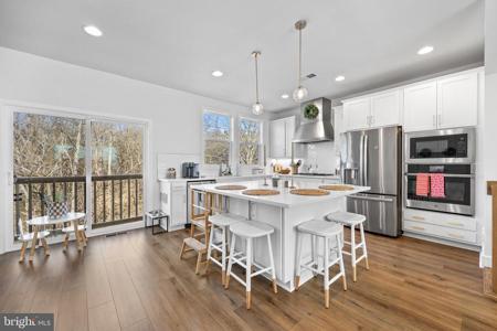 111 WAKE ROBIN CT