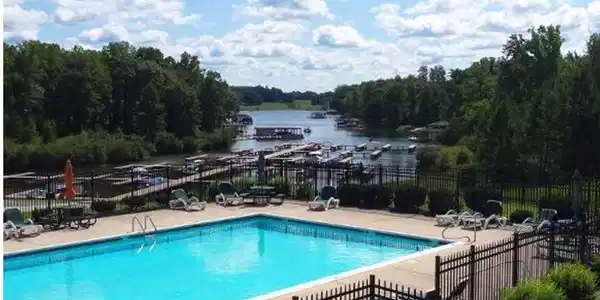 285 LAKE FOREST DRIVE