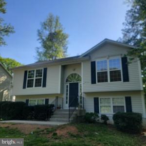 747 GLEN COVE DRIVE