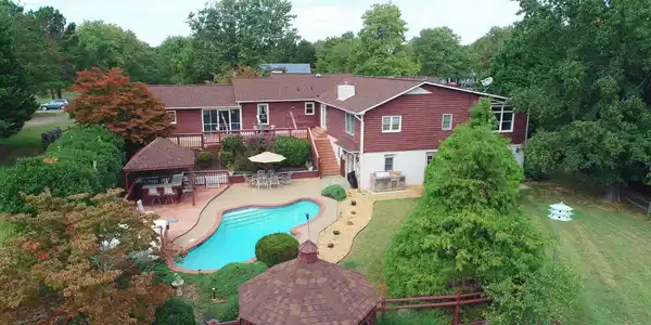 160 N BLUEWATER BOULEVARD