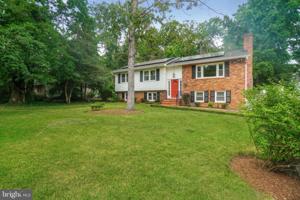 1032 PINECREST DRIVE