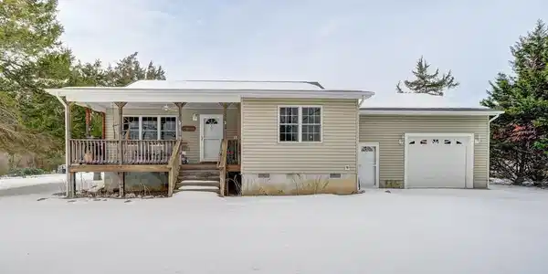 225 LAKEVIEW DRIVE