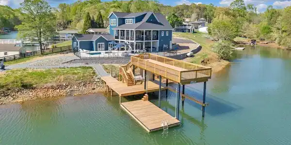 2937 BLOUNT DRIVE