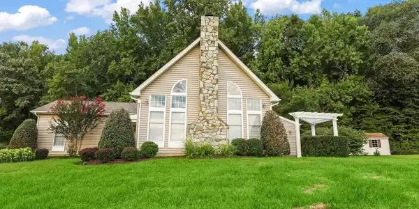 391 SECLUSION SHORES DRIVE
