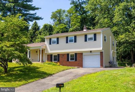 2319 LAKEVIEW DRIVE