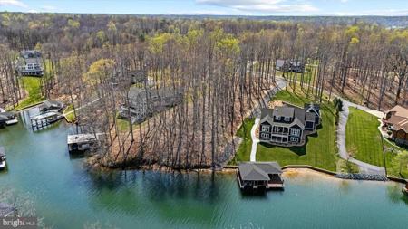 DEEP CREEK CIRCLE