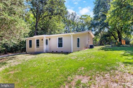 1035 LAKEVIEW DRIVE