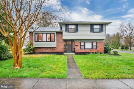 300 MANOR COURT