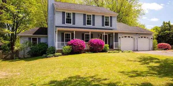 101 WATERS EDGE LN