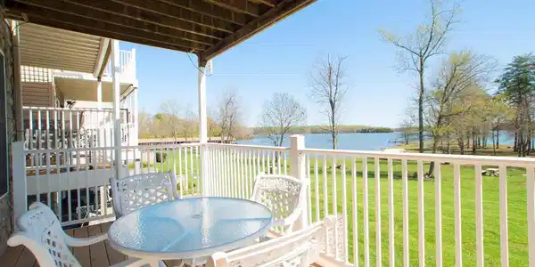 252 LAKE FRONT DRIVE