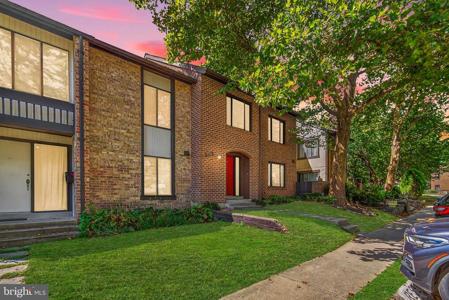 9722 SHADOW OAK DRIVE