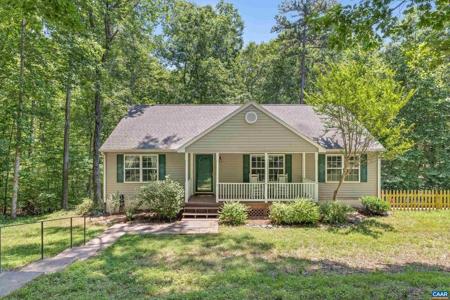 8 RIVERSIDE DR
