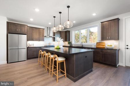 1610 FELLOWSHIP SQUARE