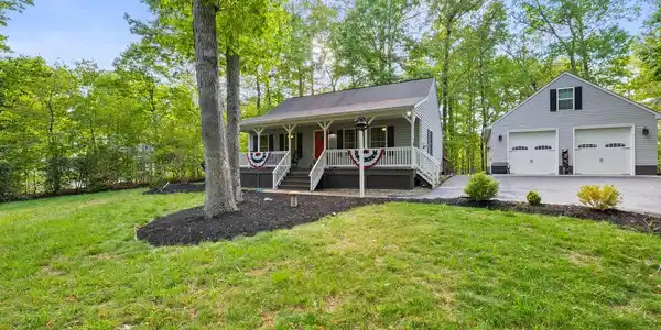 239 OAKWOOD DR