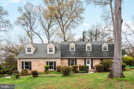 2 ROLLING KNOLL COURT