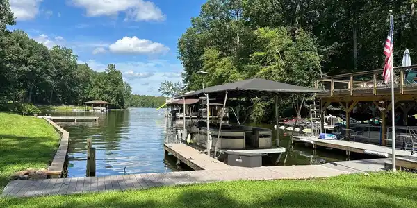 282 LAKEWAY ROAD