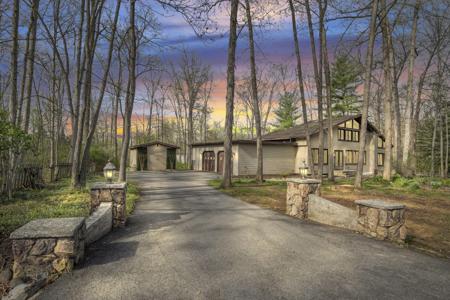 10 LINCOLN DRIVE