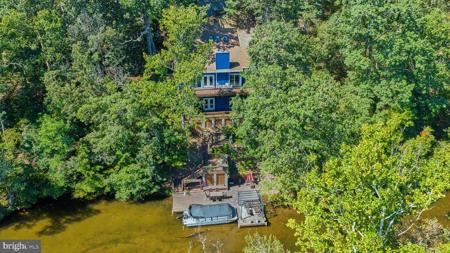1233 LAKEVIEW DRIVE