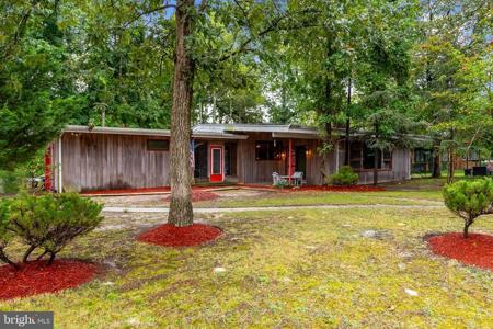 1502 LAKESHORE DRIVE