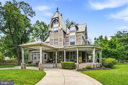 106 LIPPINCOTT AVENUE