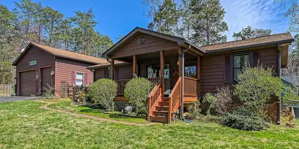 226 POPLAR PASS
