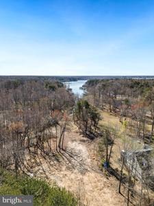 2501 LAKE FOREST LANE